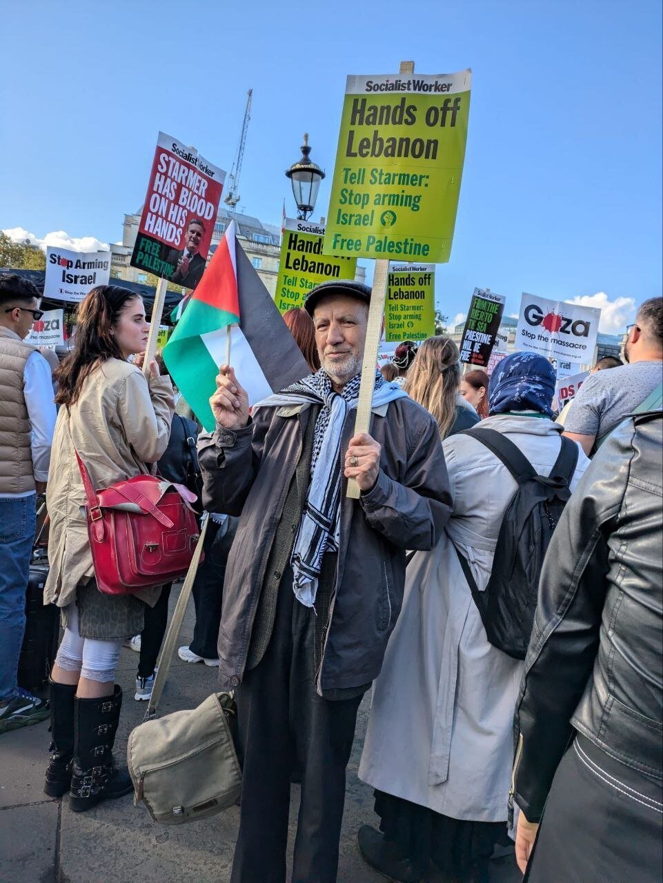 عکس/ عطاءالله مهاجرانی در تظاهراتی در لندن