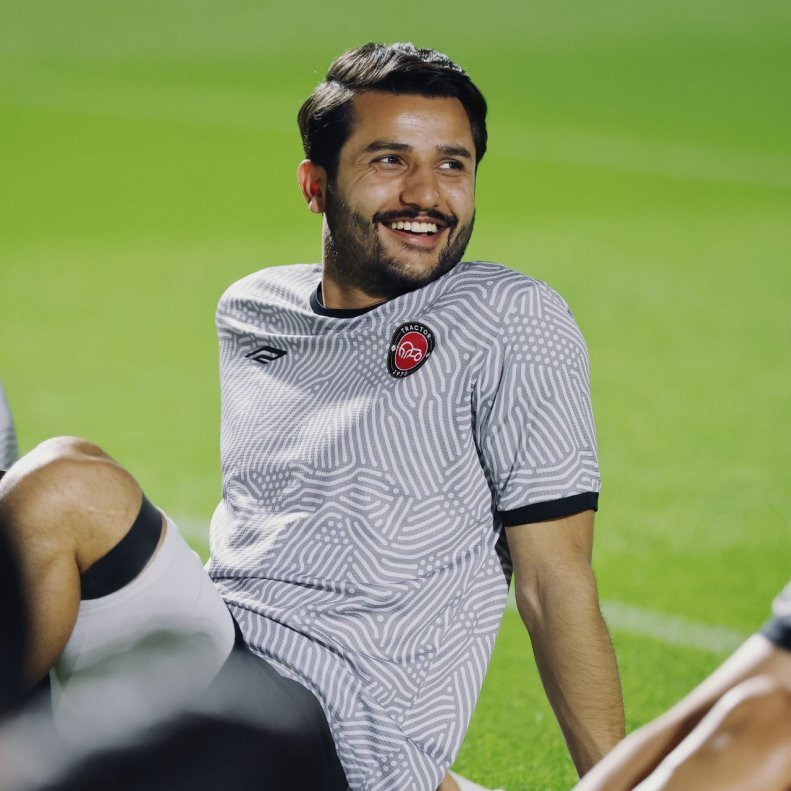 عکس/ عارف با لبخند شیک منتظر فرصت عکس/ عارف با لبخند شیک منتظر فرصت