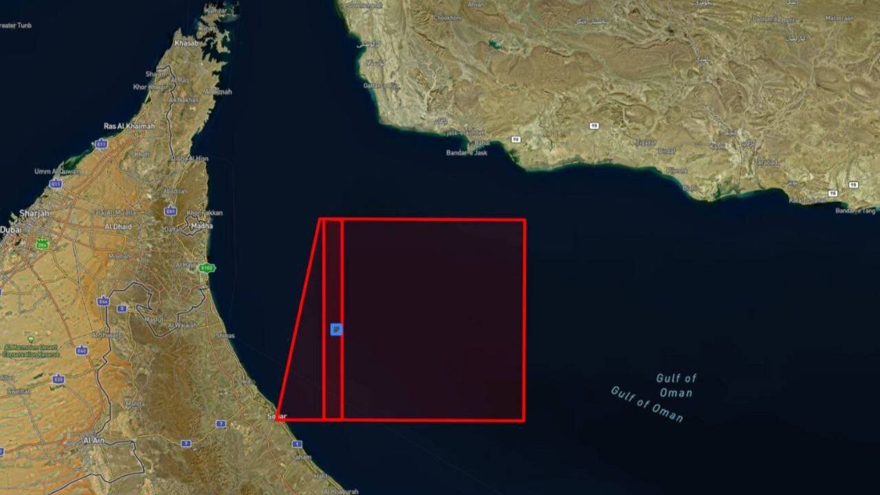 عکس/ خروج ناگهانی ناو هواپیمابر آمریکا از دریای عمان