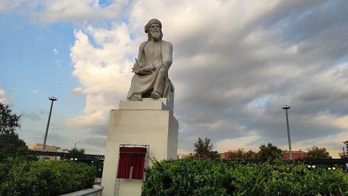 عکس/ رونمایی از تندیس مولانا در میدان محمدیه تهران