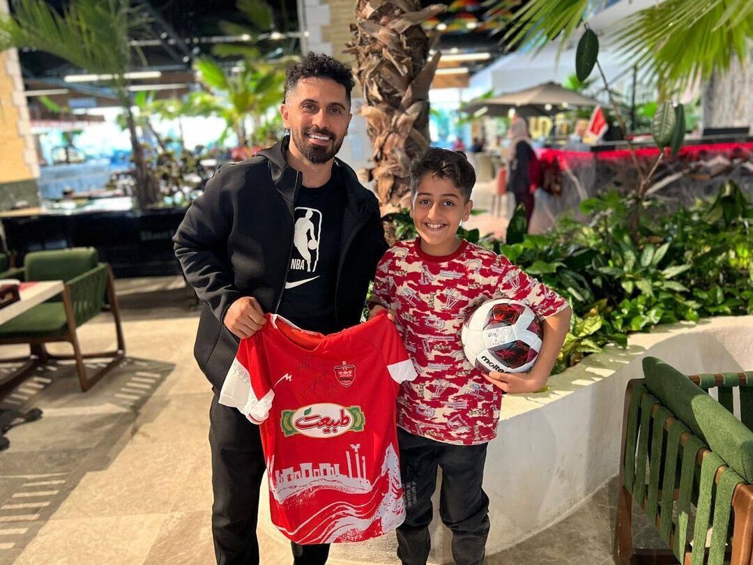 عکس/ کار قشنگ کاپیتان پرسپولیس؛ پاسخ مثبت به امید عالیشاه