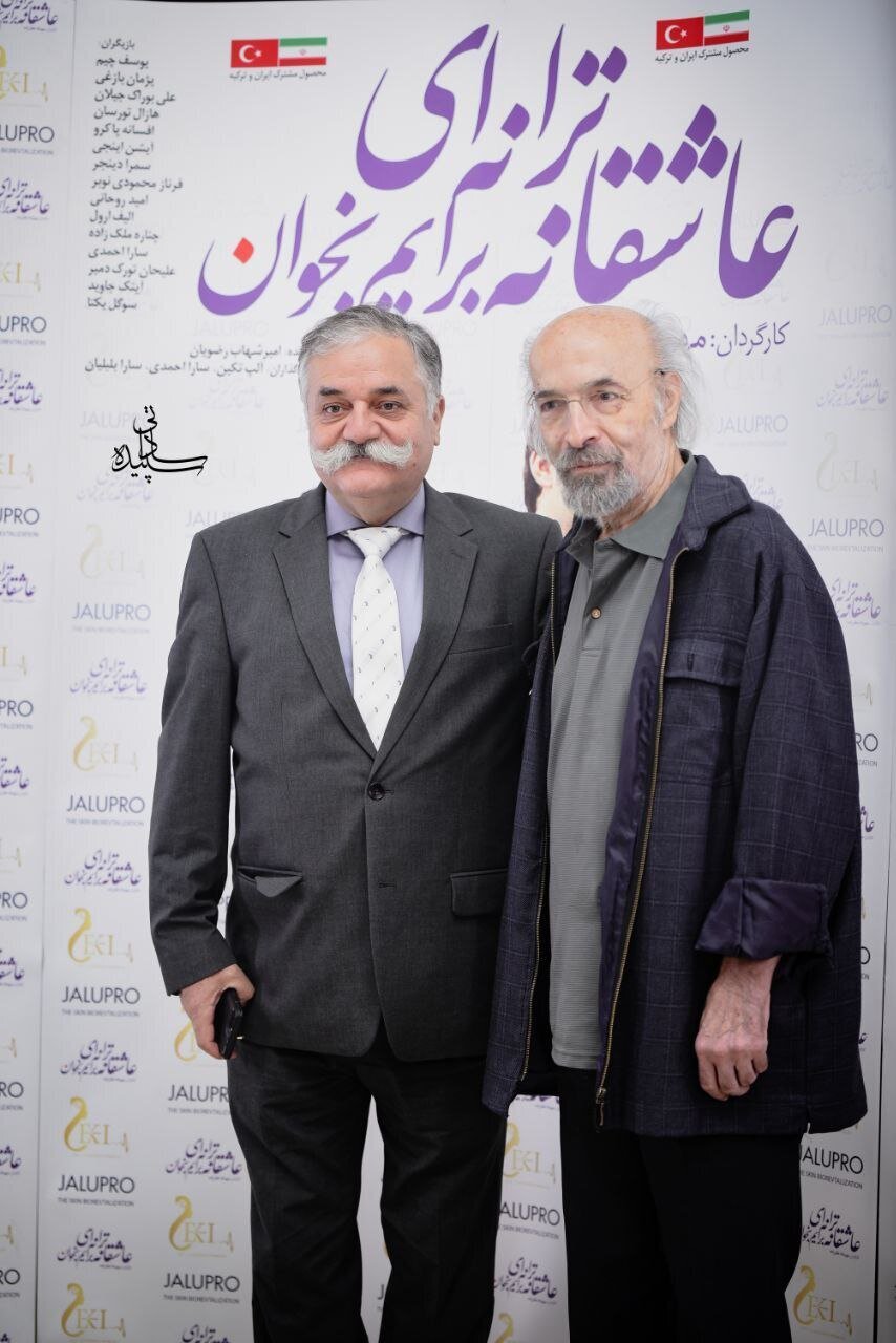 این ترانه در حضور پژمان بازغی به کیانوش عیاری تقدیم شد این ترانه در حضور پژمان بازغی به کیانوش عیاری تقدیم شد