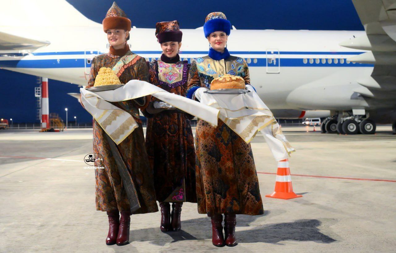 عکس/ استقبال دختران روسی از پزشکیان در فرودگاه روسیه