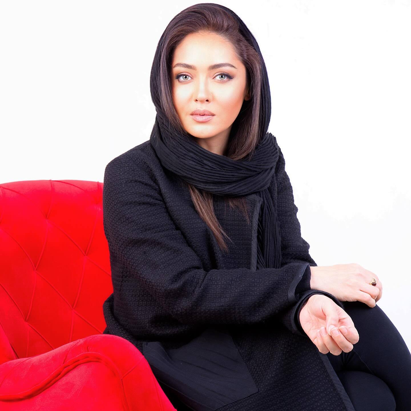 عکس/ قالی کرمونِ سینمای ایران، نیکی کریمی در ۵۳ سالگی عکس/ قالی کرمونِ سینمای ایران، نیکی کریمی در ۵۳ سالگی