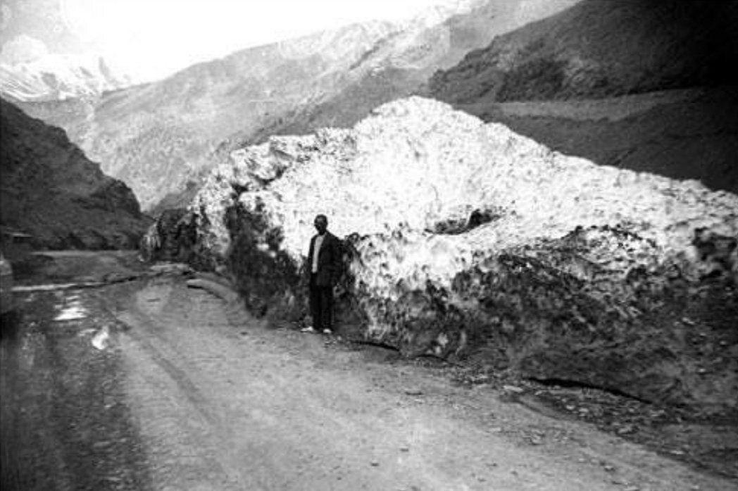 عکس/ جاده‌ی چالوس و سقوط بهمن مرداد ۱۳۳۳