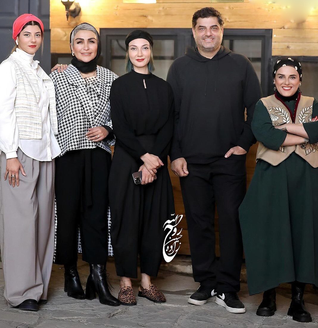 عکس/ سام درخشانی و حدیث میرامینی در افتتاحیه نمایش «بی پایانی»