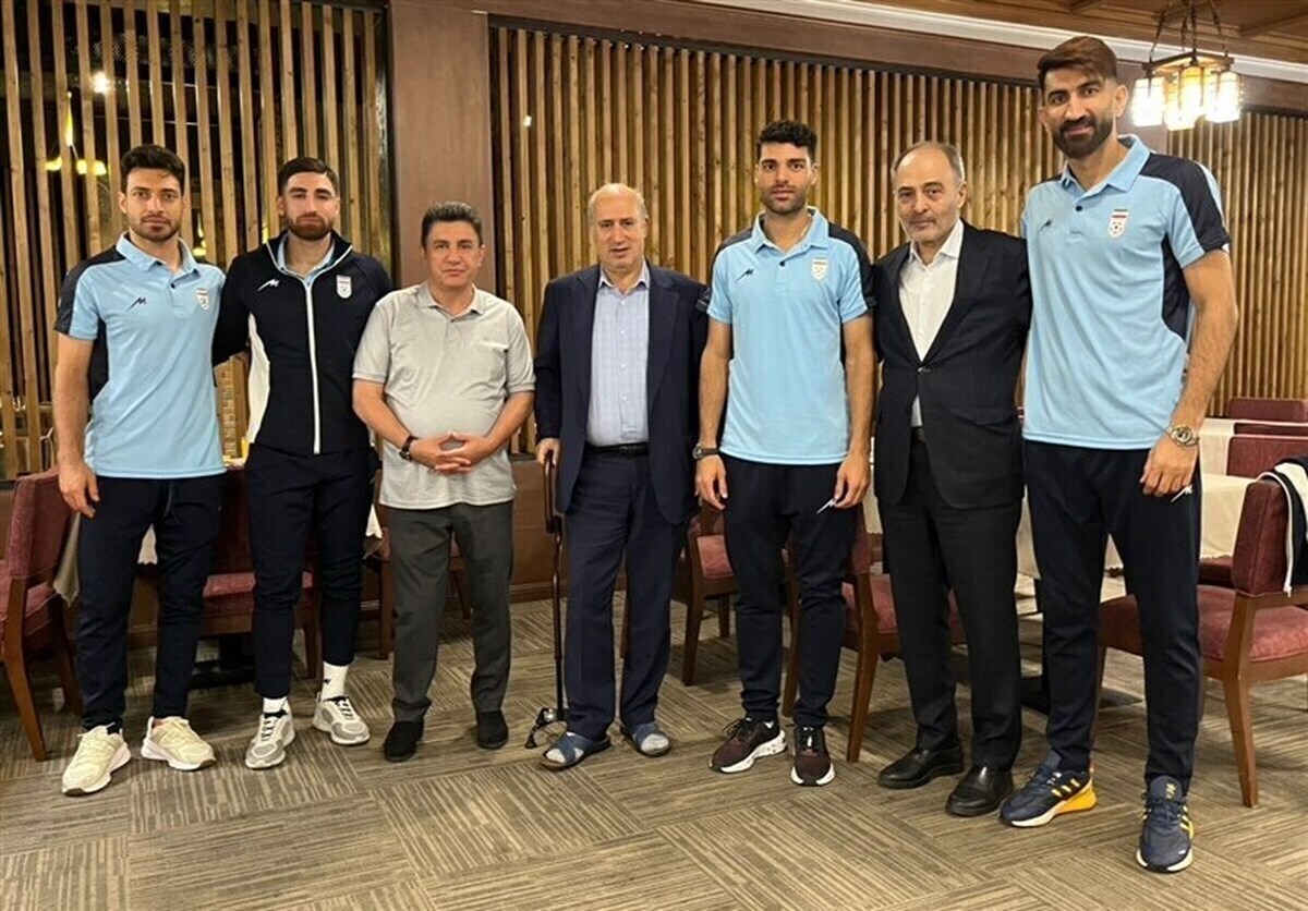 عکس/ تیپ عجیب مهدی تاج در ملاقات با اعضای تیم ملی عکس/ تیپ عجیب مهدی تاج در ملاقات با اعضای تیم ملی