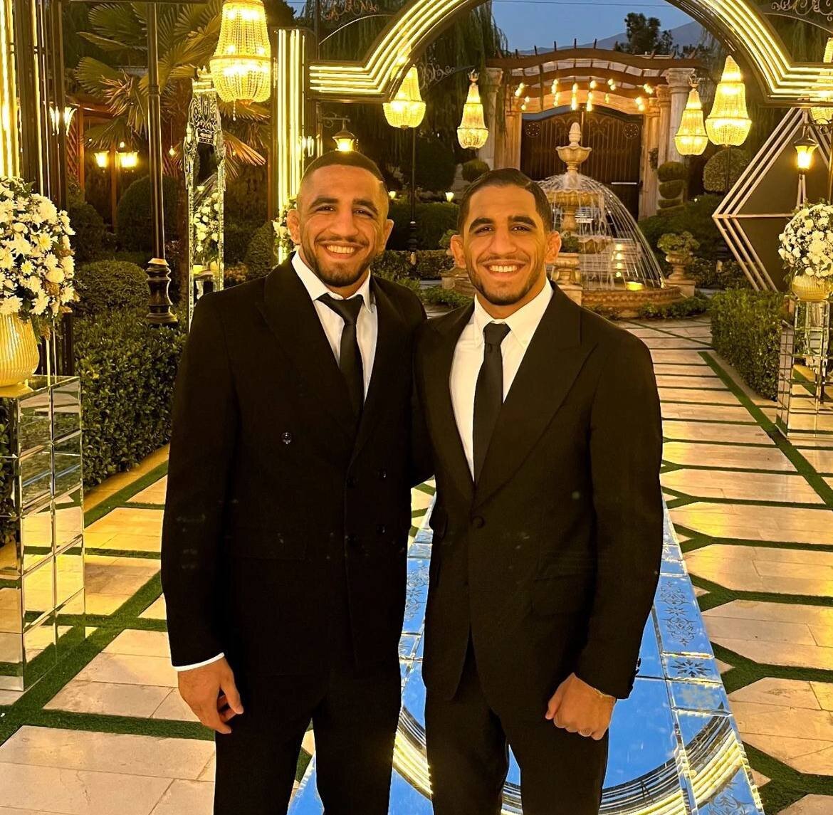 عکس/ برادران دو قلوی عموزاد در یک مراسم؛ رحمان بی‌رحم کدام یکی است؟