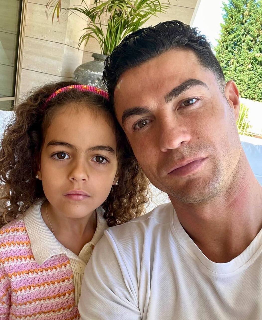 عکس/ سلفی پدر و دختری؛ شباهت کریستیانو رونالدو و اوا ماریا عکس/ سلفی پدر و دختری؛ شباهت کریستیانو رونالدو و اوا ماریا