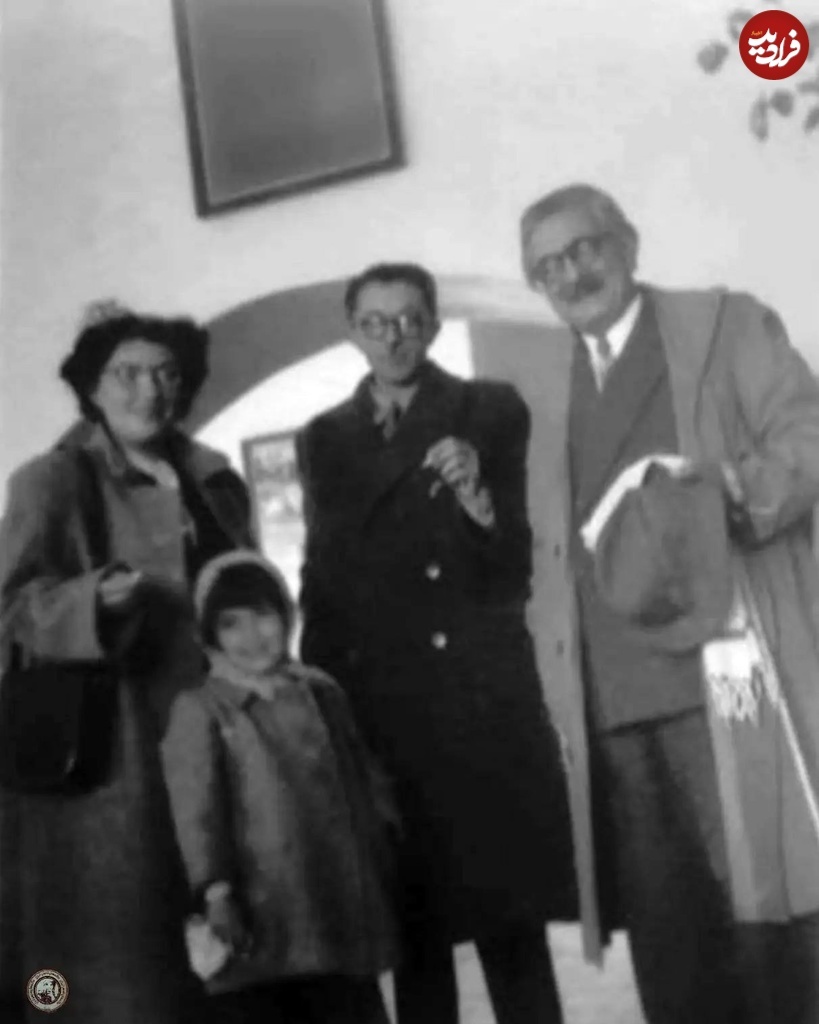 عکس/ صادق هدایت در فرودگاه ‎مهرآباد تهران؛ آذرماه سال ۱۳۲۹
