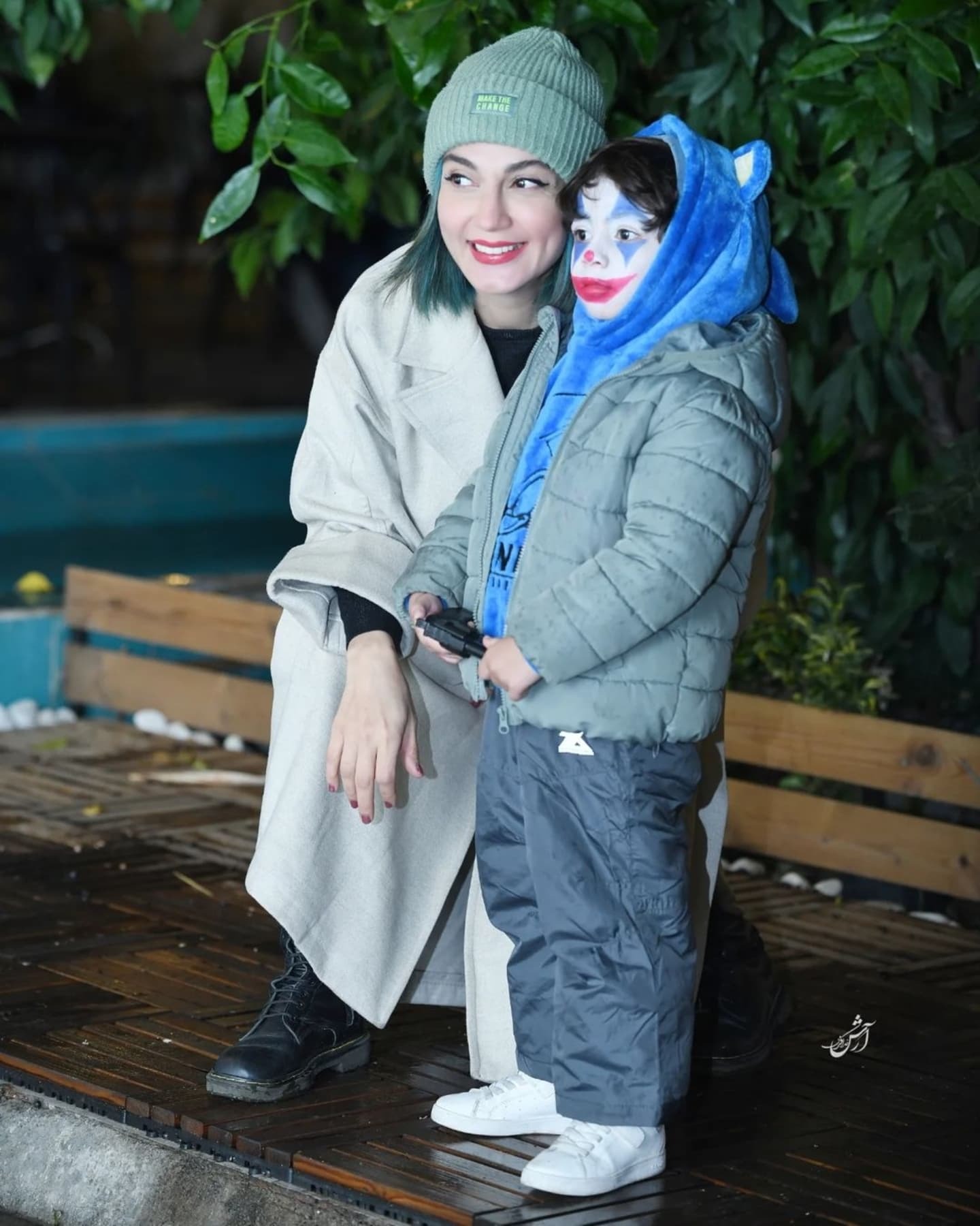 عکس/بازی حدیث میرامینی و پسرش در پارک