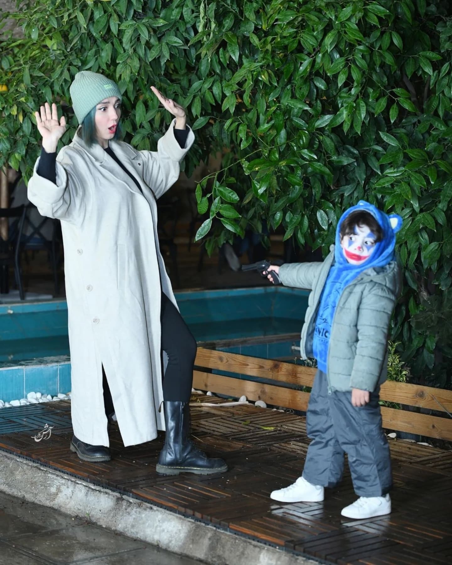 عکس/بازی حدیث میرامینی و پسرش در پارک