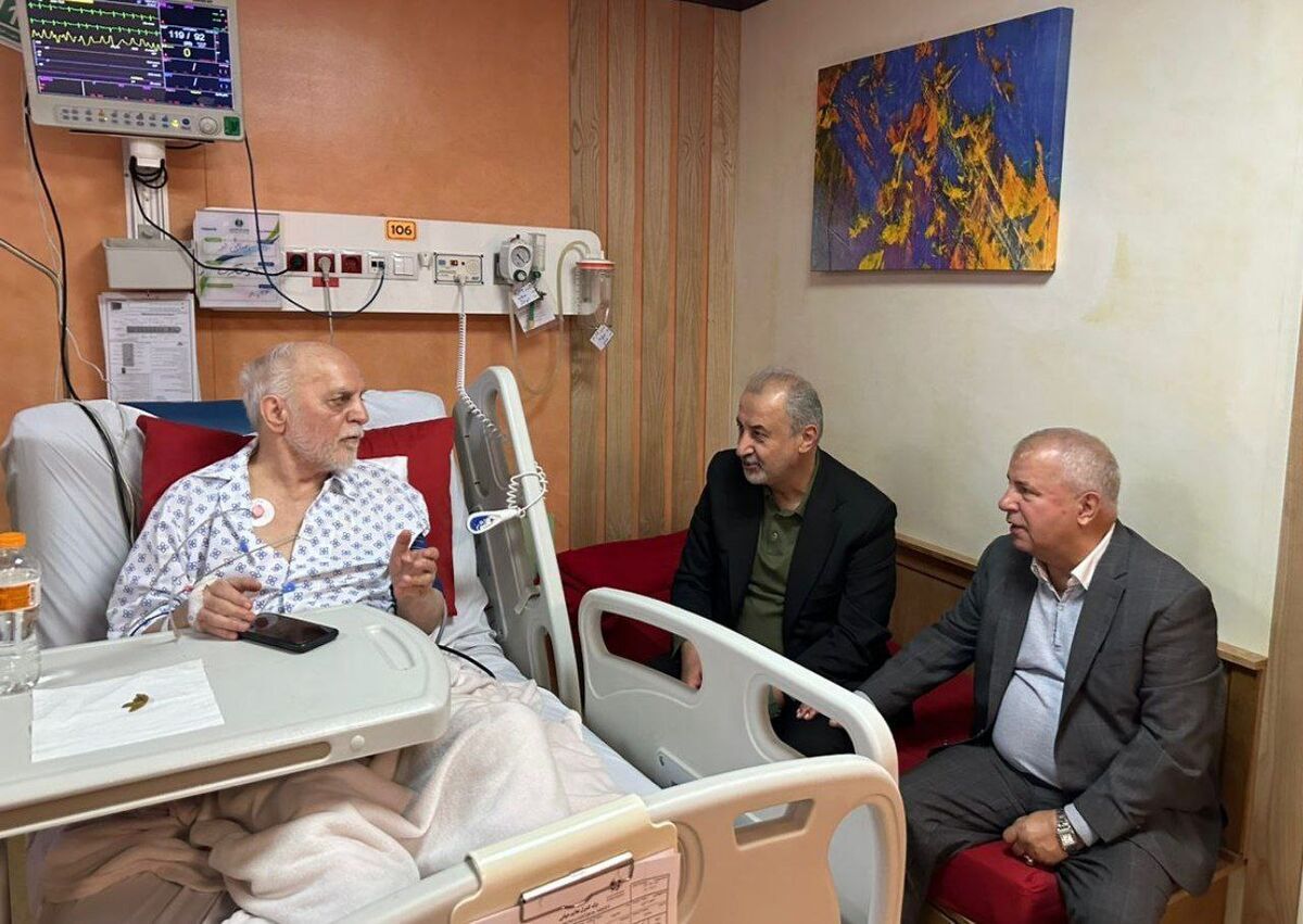 عکس/ رضا درویش و علی پروین بر بالین محمود خوردبین عکس/ رضا درویش و علی پروین بر بالین محمود خوردبین