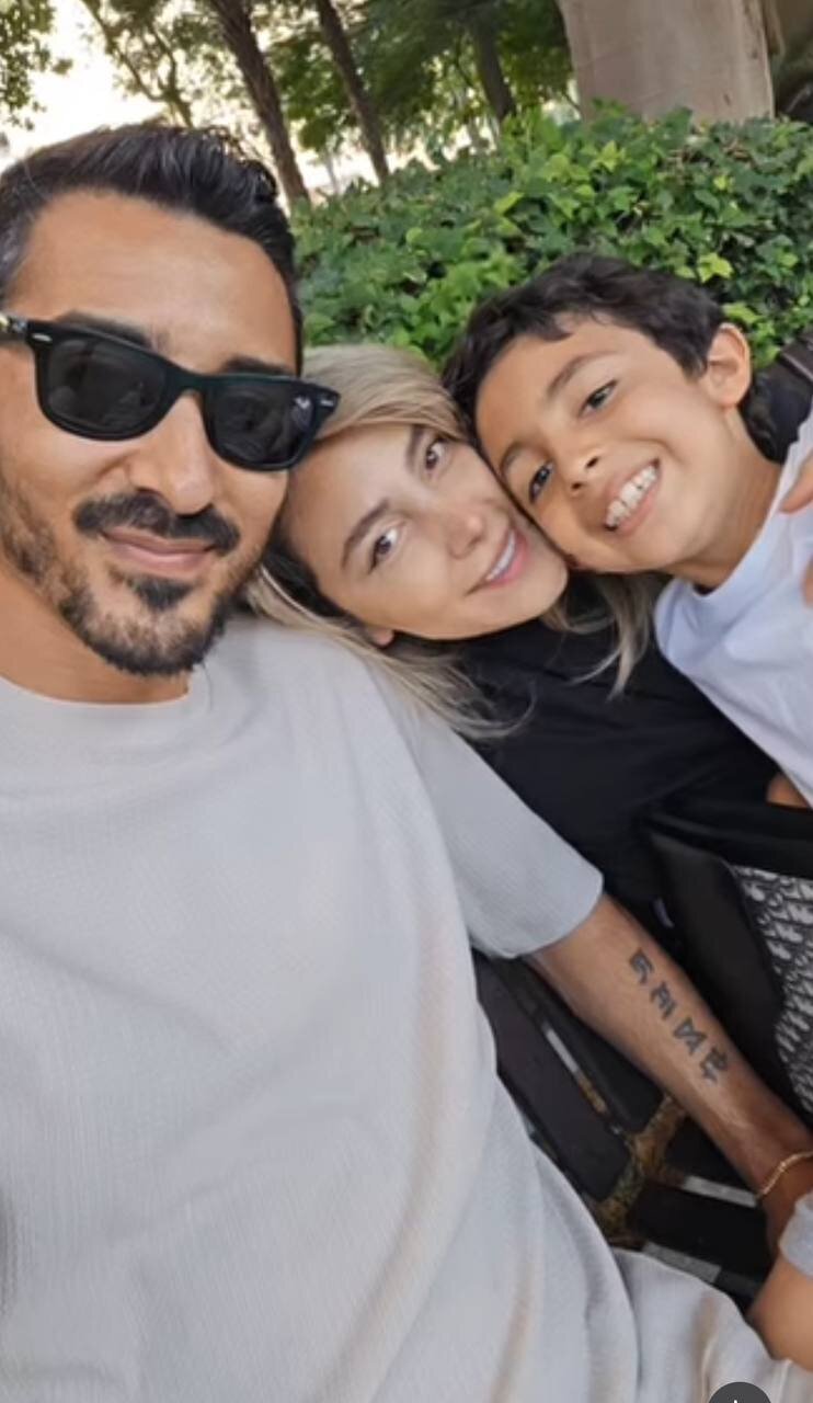 عکس/ رضا قوچان‌نژاد به همراه همسر و فرزندش در جزیره لاکچری امارات