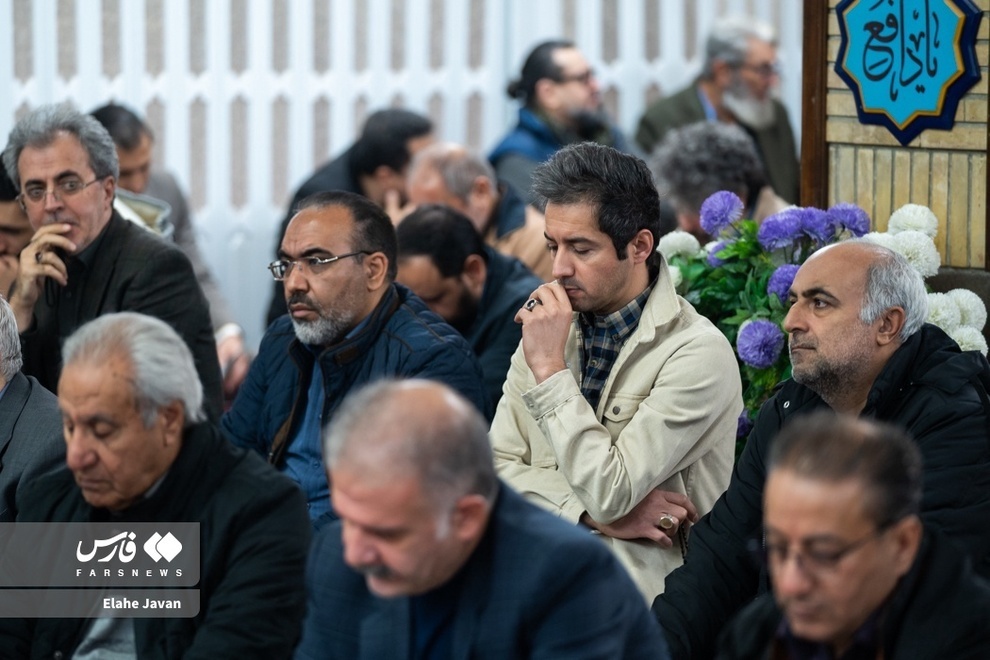عکس/ نجم‌الدین شریعتی در مراسم ختم همسر داوود میرباقری