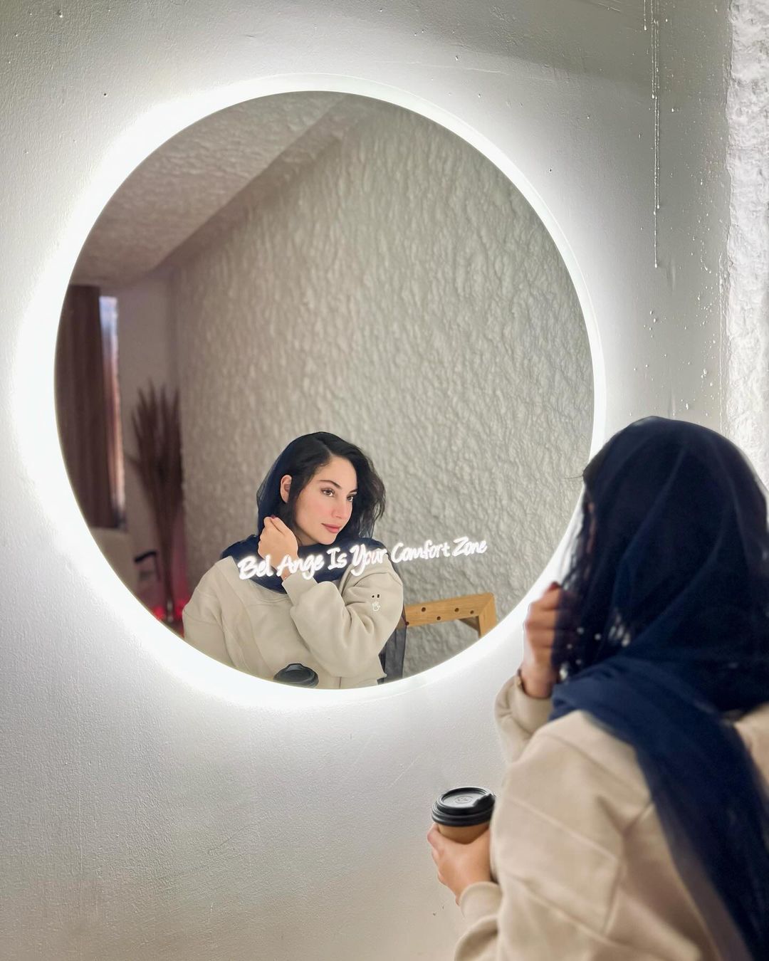 عکس/ ترلان پروانه، نیکی مظفری و مهسا جاور در نمایشگاه نقاشی آذرخش فراهانی عکس/ ترلان پروانه، نیکی مظفری و مهسا جاور در نمایشگاه نقاشی آذرخش فراهانی