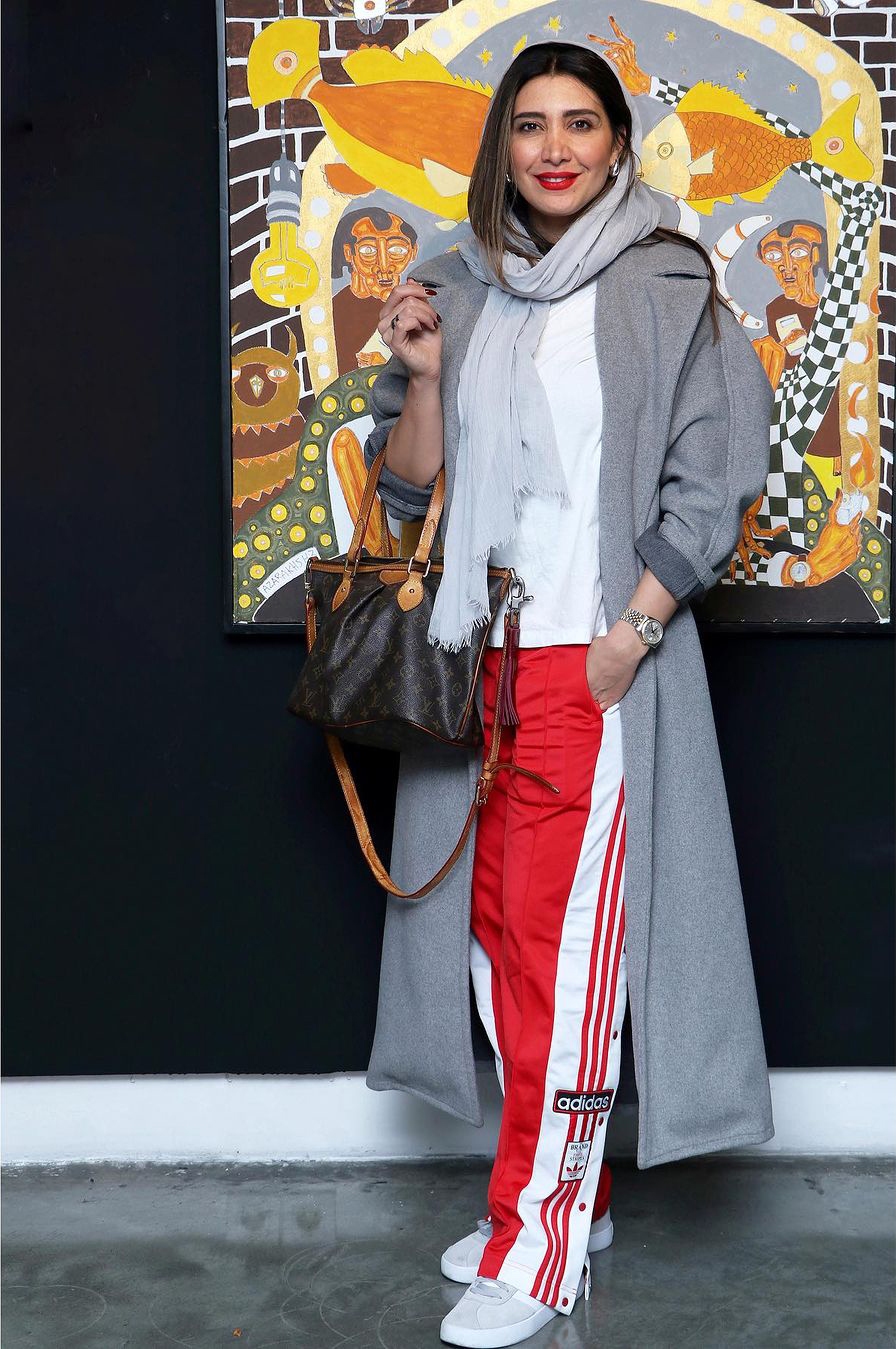 عکس/ ترلان پروانه، نیکی مظفری و مهسا جاور در نمایشگاه نقاشی آذرخش فراهانی عکس/ ترلان پروانه، نیکی مظفری و مهسا جاور در نمایشگاه نقاشی آذرخش فراهانی