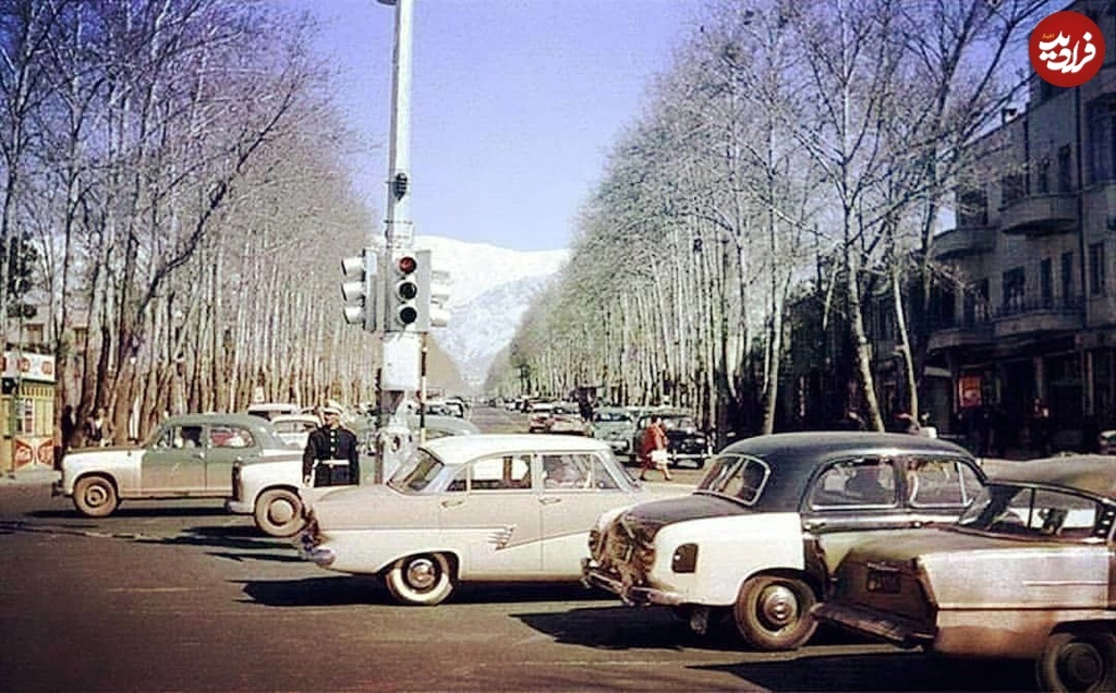 عکس/ نمایی از چهار راه ولیعصر در سال ۱۳۴۴