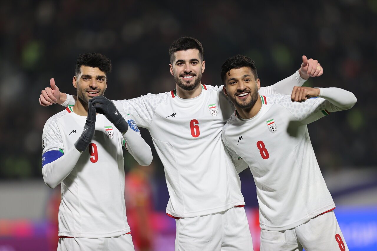 عکس/ آشتی طارمی با گلزنی؛ تکرار شادی معروف در بیشکک عکس/ آشتی طارمی با گلزنی؛ تکرار شادی معروف در بیشکک