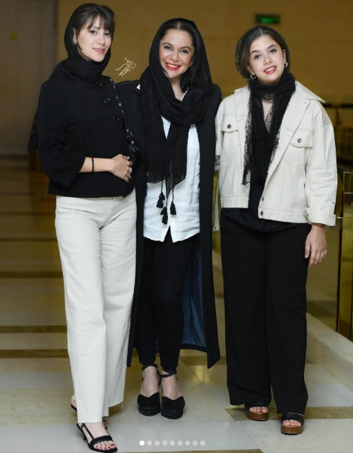 عکس/ مستانه مهاجر به همراه نفس بازغی و نجوا زمانی در هتل پارسیان عکس/ مستانه مهاجر به همراه نفس بازغی و نجوا زمانی در هتل پارسیان