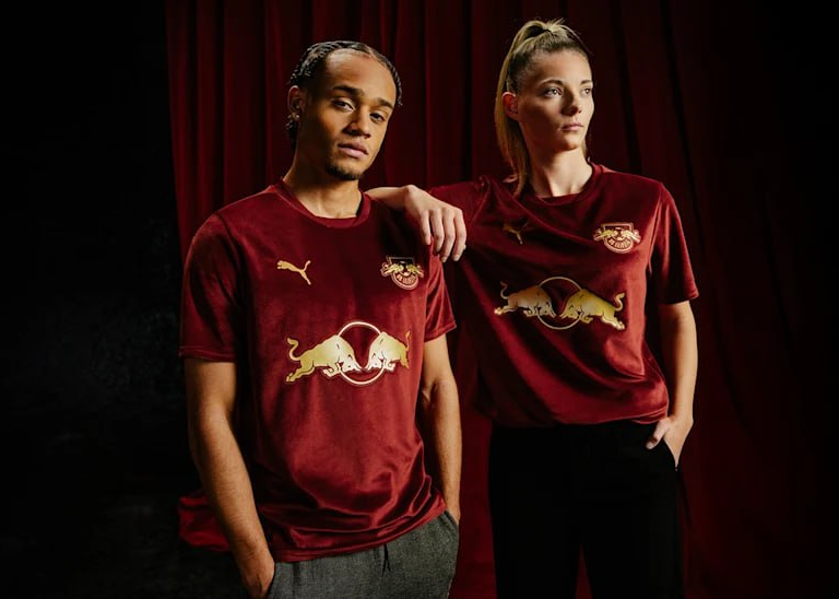 عکس/ قرمز به رنگ خون: لباس‌های مخملی لایپزیش