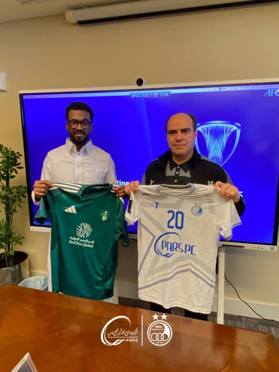 عکس/ رونمایی از پیراهن الاهلی عربستان و استقلال عکس/ رونمایی از پیراهن الاهلی عربستان و استقلال