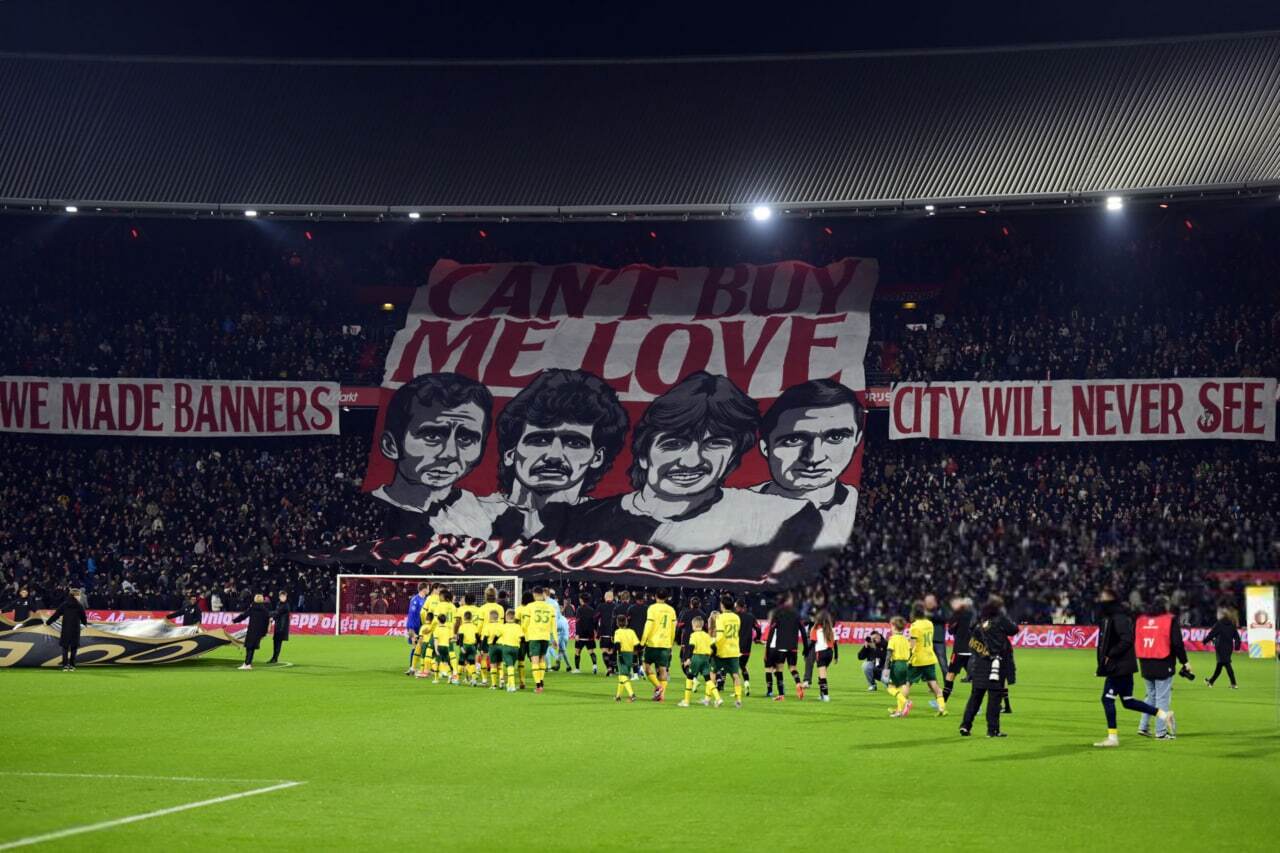 عکس/ طعنه هواداران فاینورد به منچسترسیتی: عشق خریدنی نیست