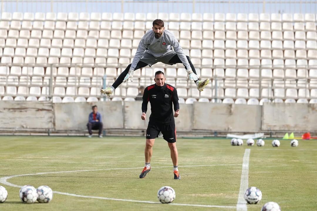 عکس/بیرانوند با پرش‌های بلند در تمرینات تراکتور از آمادگی بدنی‌اش دفاع کرد