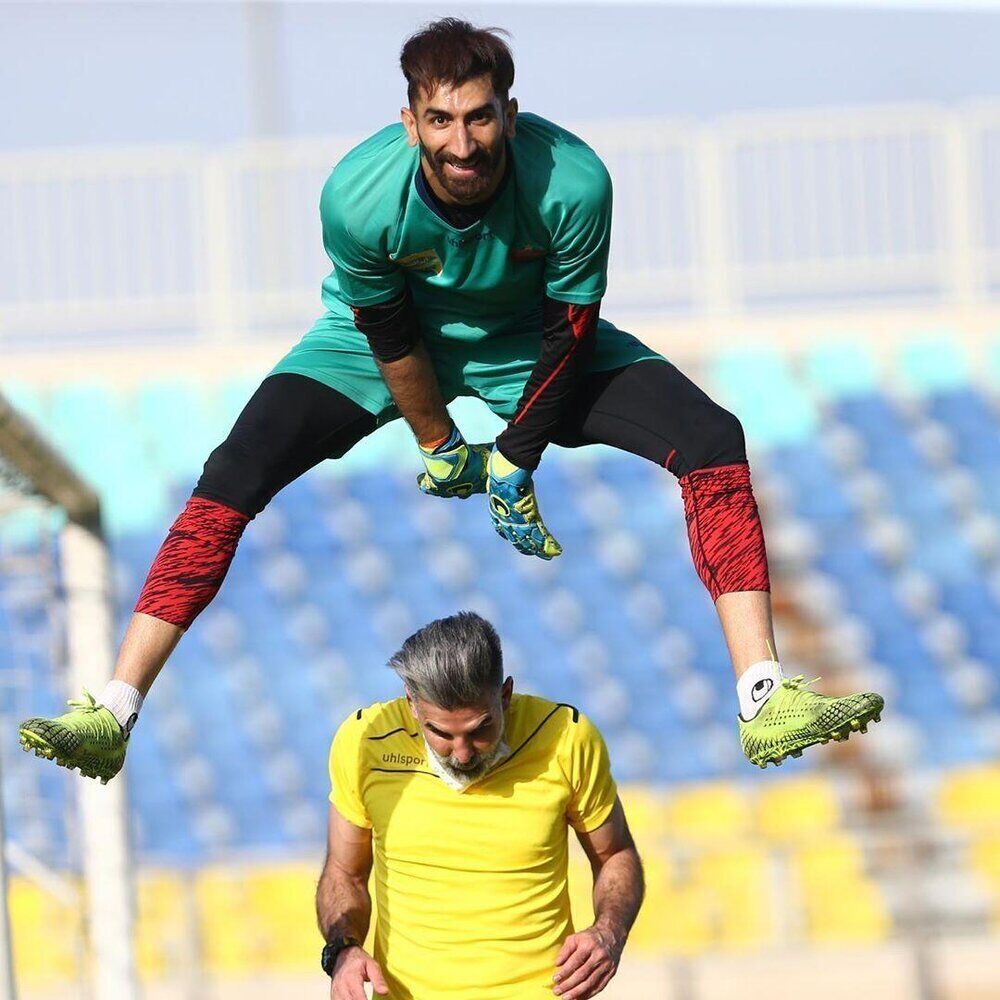 عکس/بیرانوند با پرش‌های بلند در تمرینات تراکتور از آمادگی بدنی‌اش دفاع کرد