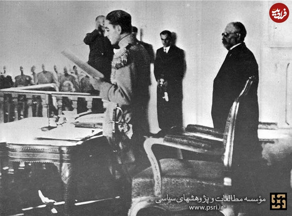 عکس/ مراسم سوگند پادشاهیِ محمدرضا شاه؛ سال ۱۳۲۰