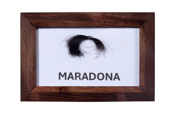 عکس/ فروش پیراهن رونالدو و مو‌ی مارادونا در پاریس!