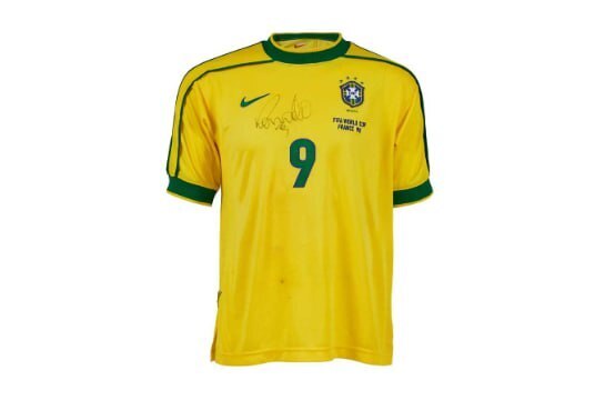 عکس/ فروش پیراهن رونالدو و مو‌ی مارادونا در پاریس!