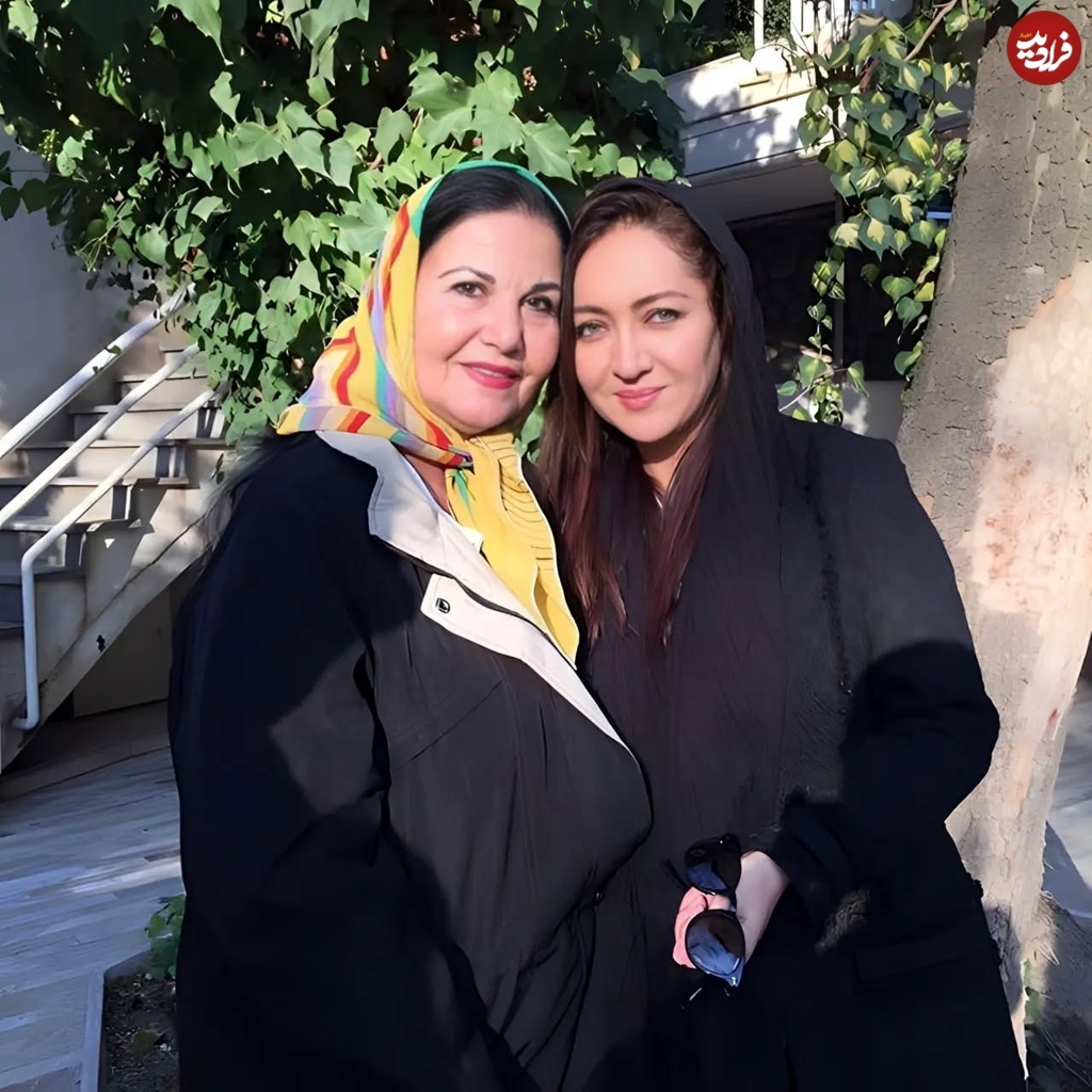 عکس/ دیدار دو نفره نیکی کریمی و پوری بنایی در ۵۳ و ۸۴ سالگی