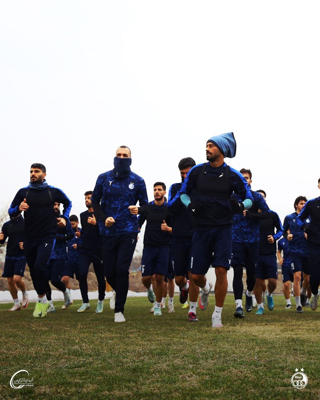عکس/بازگشت خندان رضاییان به تمرین استقلال عکس/بازگشت خندان رضاییان به تمرین استقلال