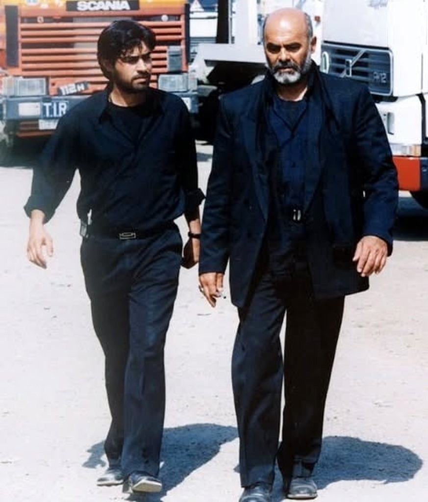 عکس/ «شهاب حسینی و جمشید هاشم پور» در پشت صحنه فیلم واکنش پنجم؛ سال ۸۱