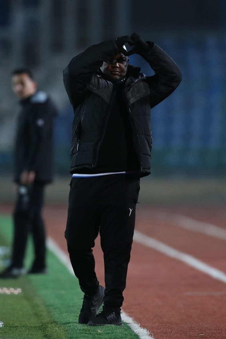 عکس/واکنش قلبی پیتسو موسیمانه به هواداران عکس/واکنش قلبی پیتسو موسیمانه به هواداران