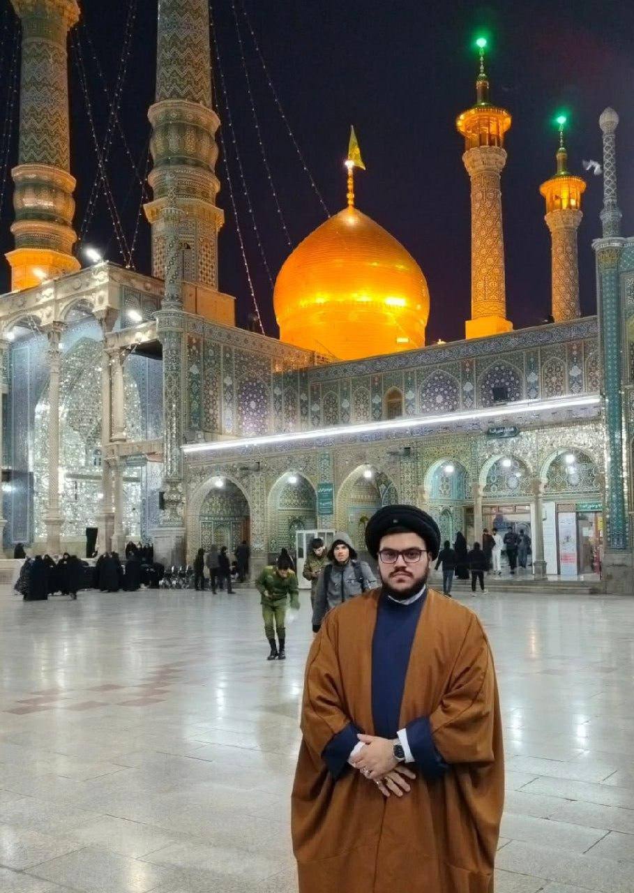 عکس/ فرزند حسن نصرالله در حرم حضرت معصومه عکس/ فرزند حسن نصرالله در حرم حضرت معصومه