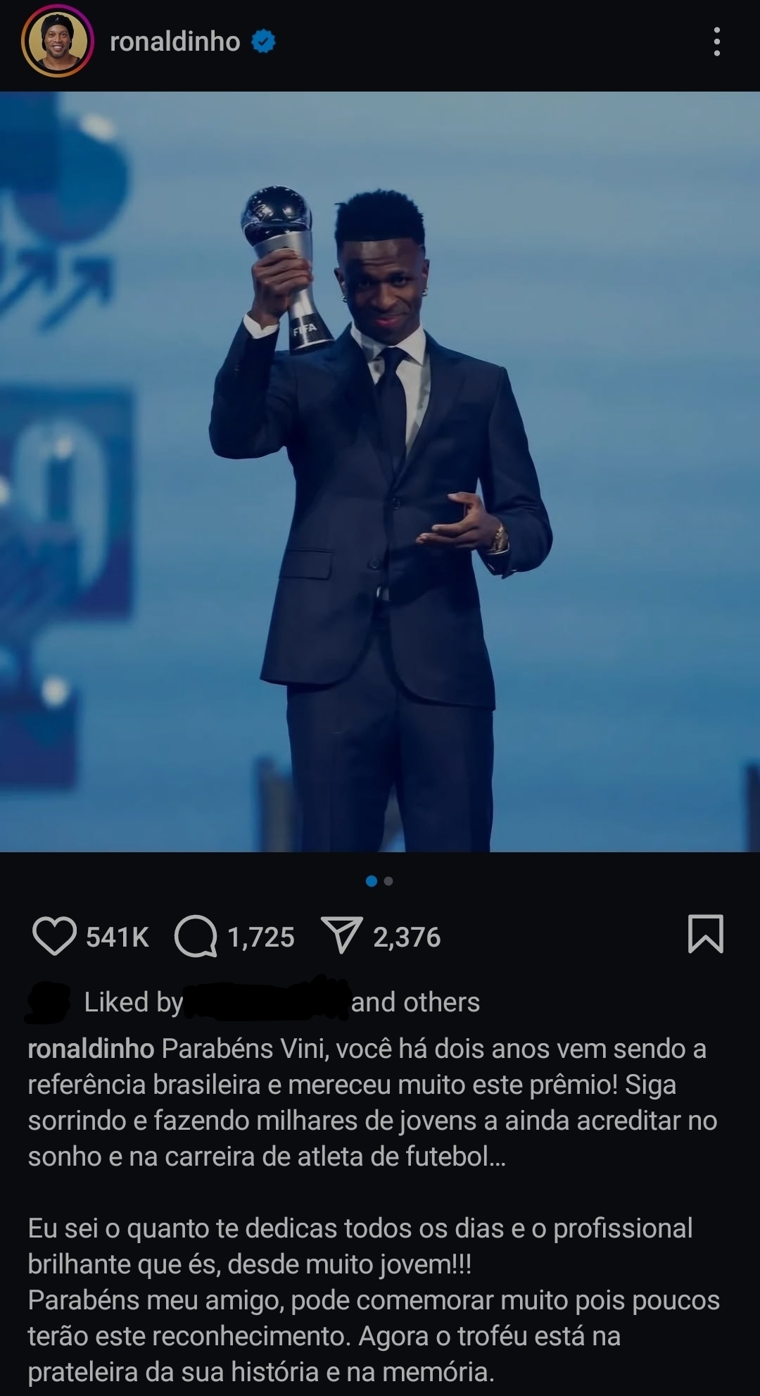 عکس/ تبریک رونالدینیو به وینیسیوس جونیور: لیاقتش را داشتی عکس/ تبریک رونالدینیو به وینیسیوس جونیور: لیاقتش را داشتی