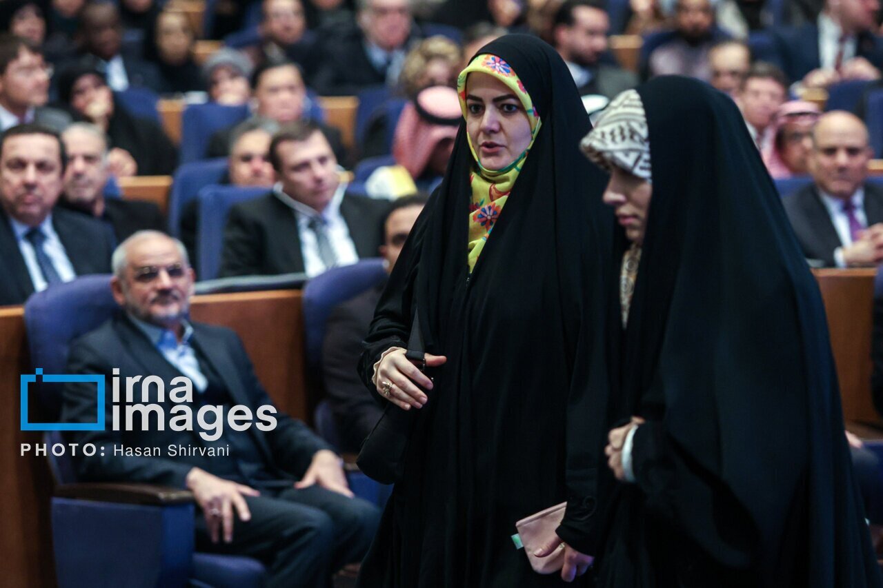 عکس/دختر پزشکیان و قالیباف در یک قاب! عکس/دختر پزشکیان و قالیباف در یک قاب!