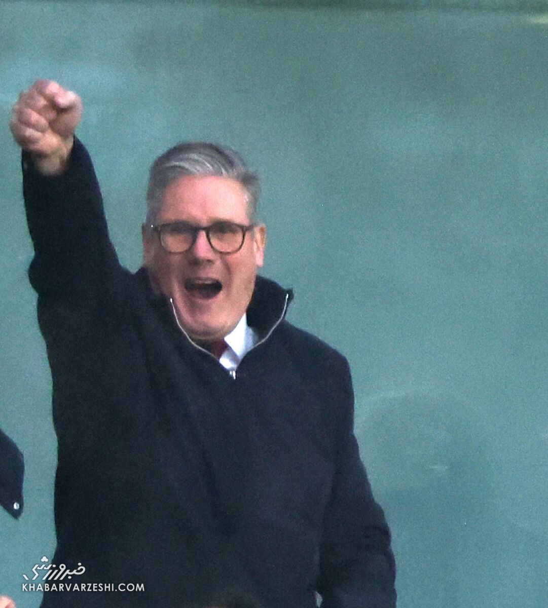 عکس/ نخست وزیر جنجالی بریتانیا در لیگ برتر رؤیت شد! عکس/ نخست وزیر جنجالی بریتانیا در لیگ برتر رؤیت شد!