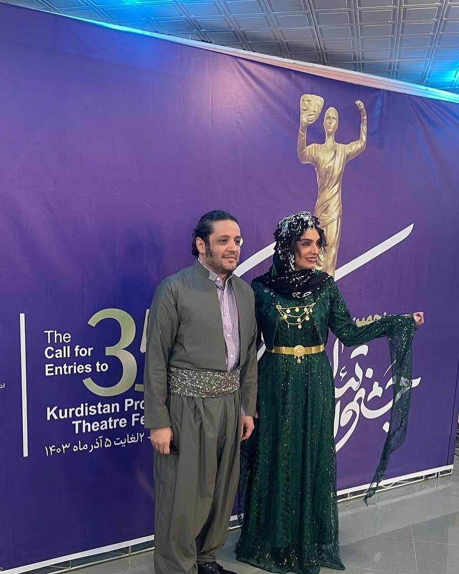 عکس/ الیکا عبدالرزاقی با لباس کردی در جشنواره تئاتر کردستان عکس/ الیکا عبدالرزاقی با لباس کردی در جشنواره تئاتر کردستان