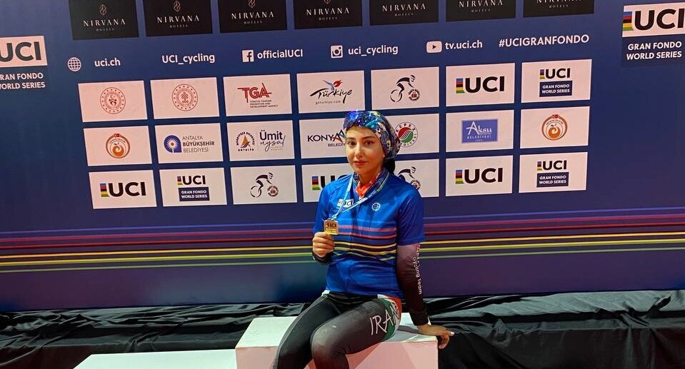 عکس/دختر ایرانی تصادف کرد و قهرمان شد!