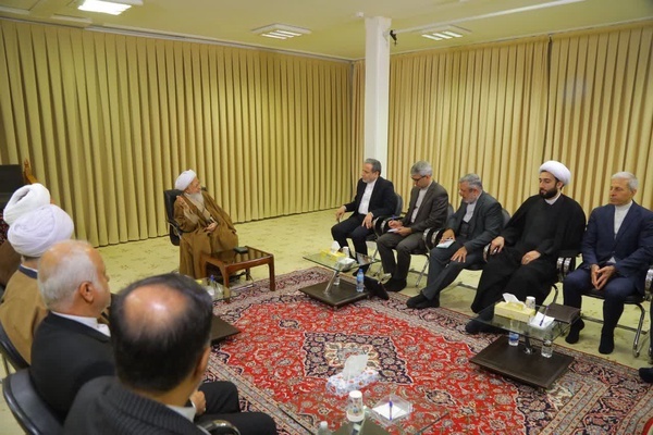 آیت‌الله جوادی‌آملی: با مردم ایران نباید بدرفتاری کرد / اگر با کفار هم عهد بستید، پای امضای خود بایستید