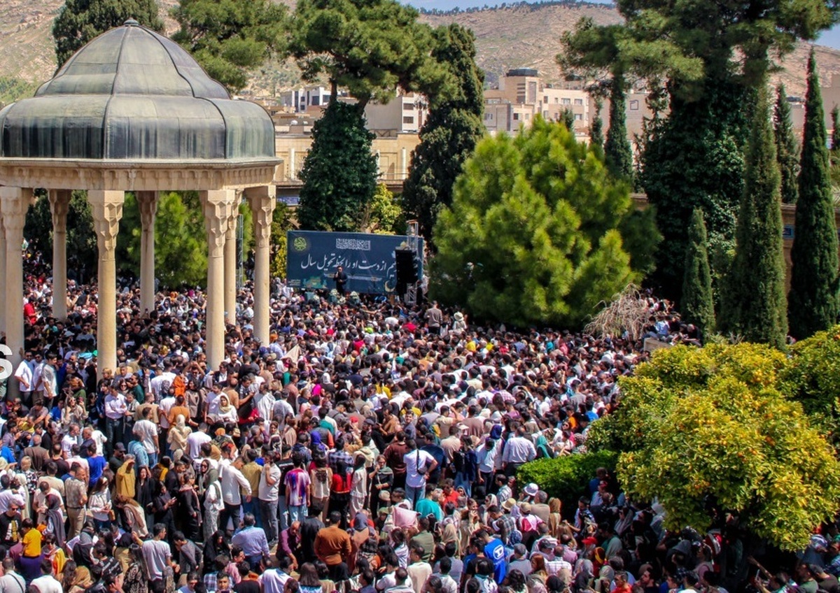 تصاویر | تحویل سال نو در آرامگاه حافظ ‎