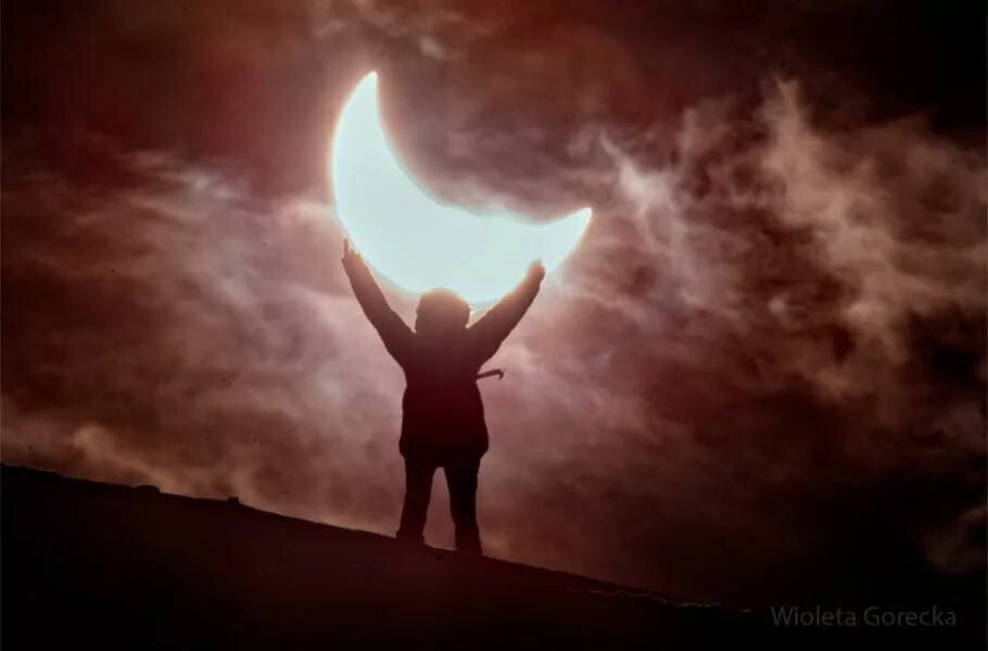 عکس/تصویر روز ناسا؛ نمایی جذاب از یک خورشیدگرفتگی جزئی