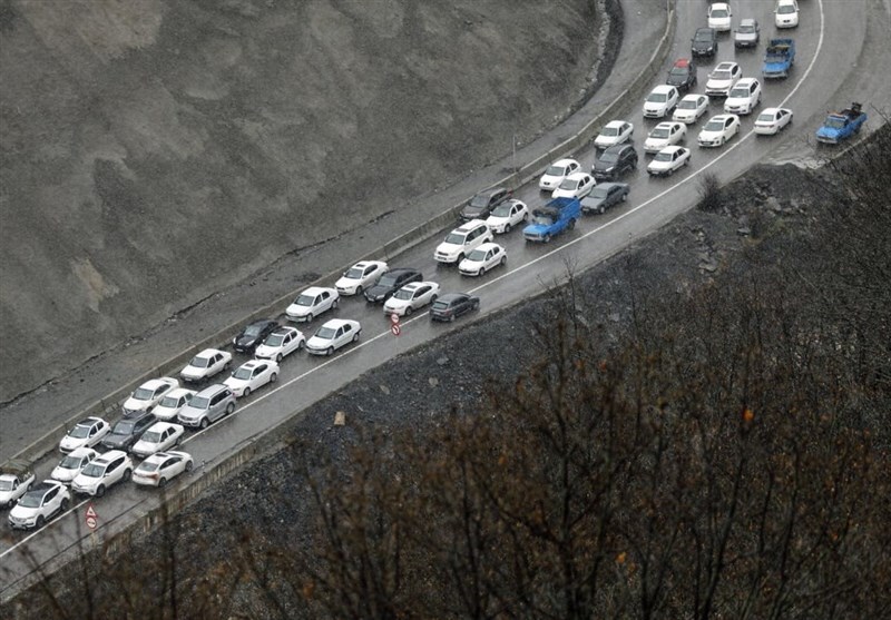 وضعیت ترافیکی جادهها/ بارش باران و ترافیک نیمه سنگین