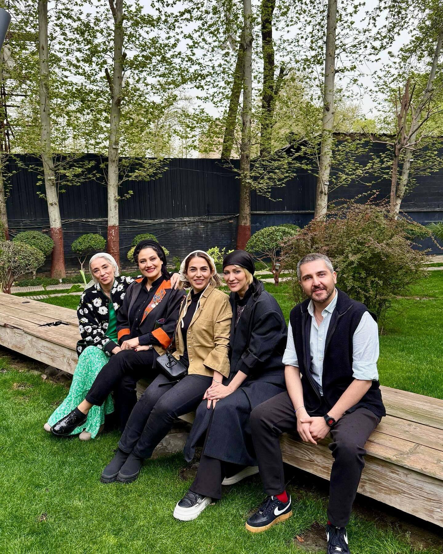 عکسی از عیددیدنی شبنم مقدمی با عوامل سریال تاسیان