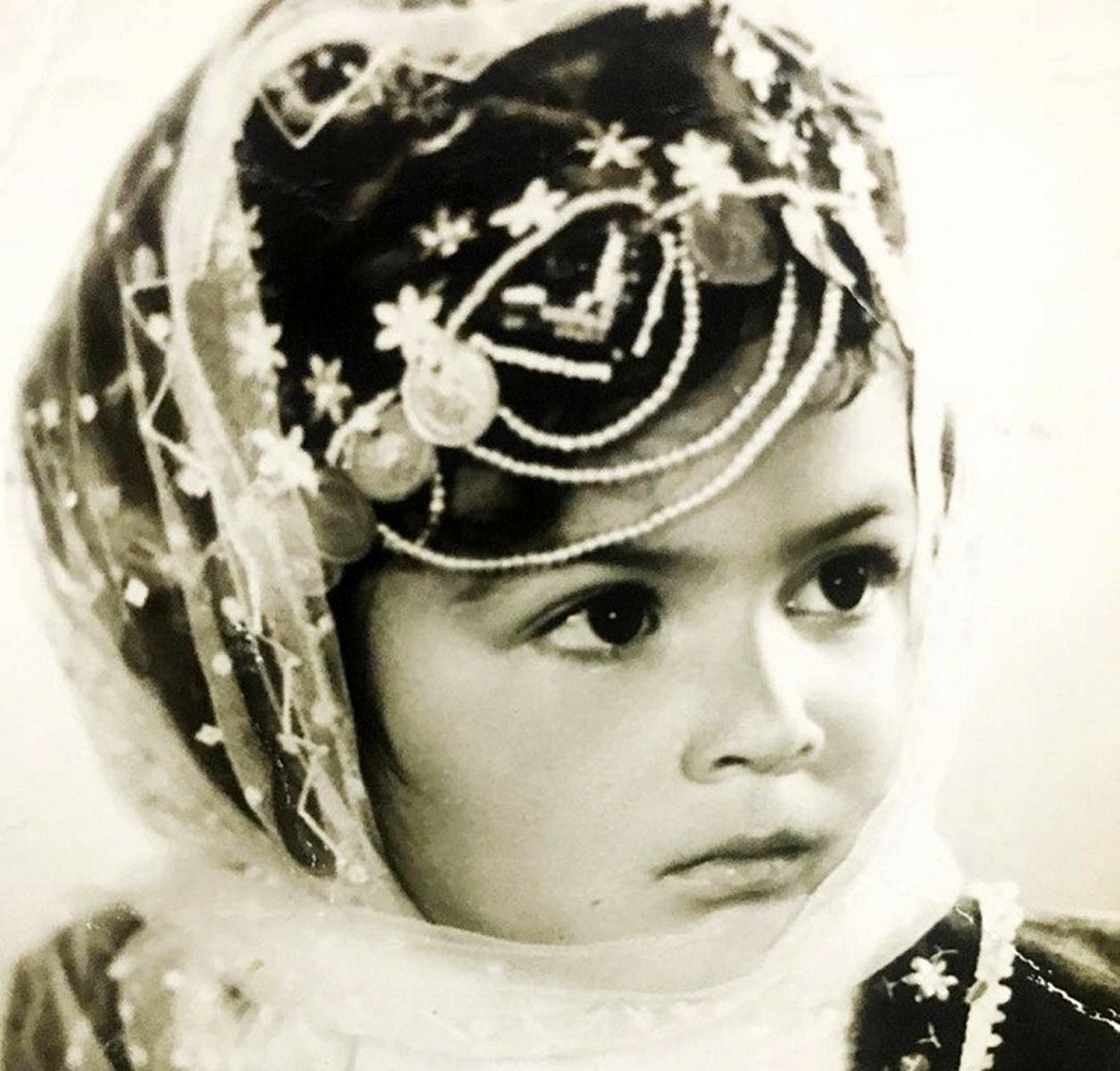 عکس/تصویری از دوران کودکی شهره سلطانی با لباس محلی