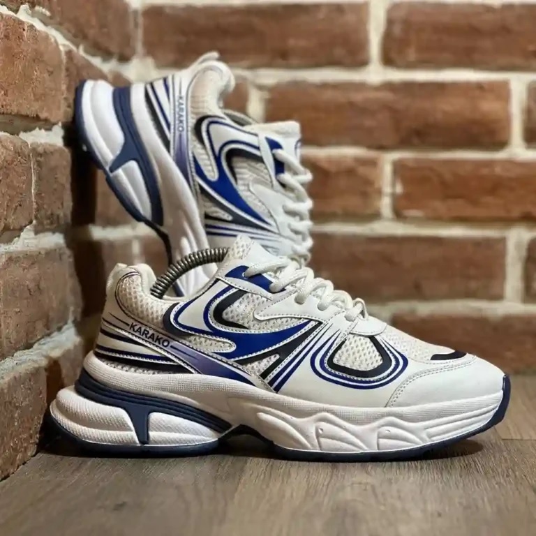 استایل خیابانی (Street Style) با کتونی سفید