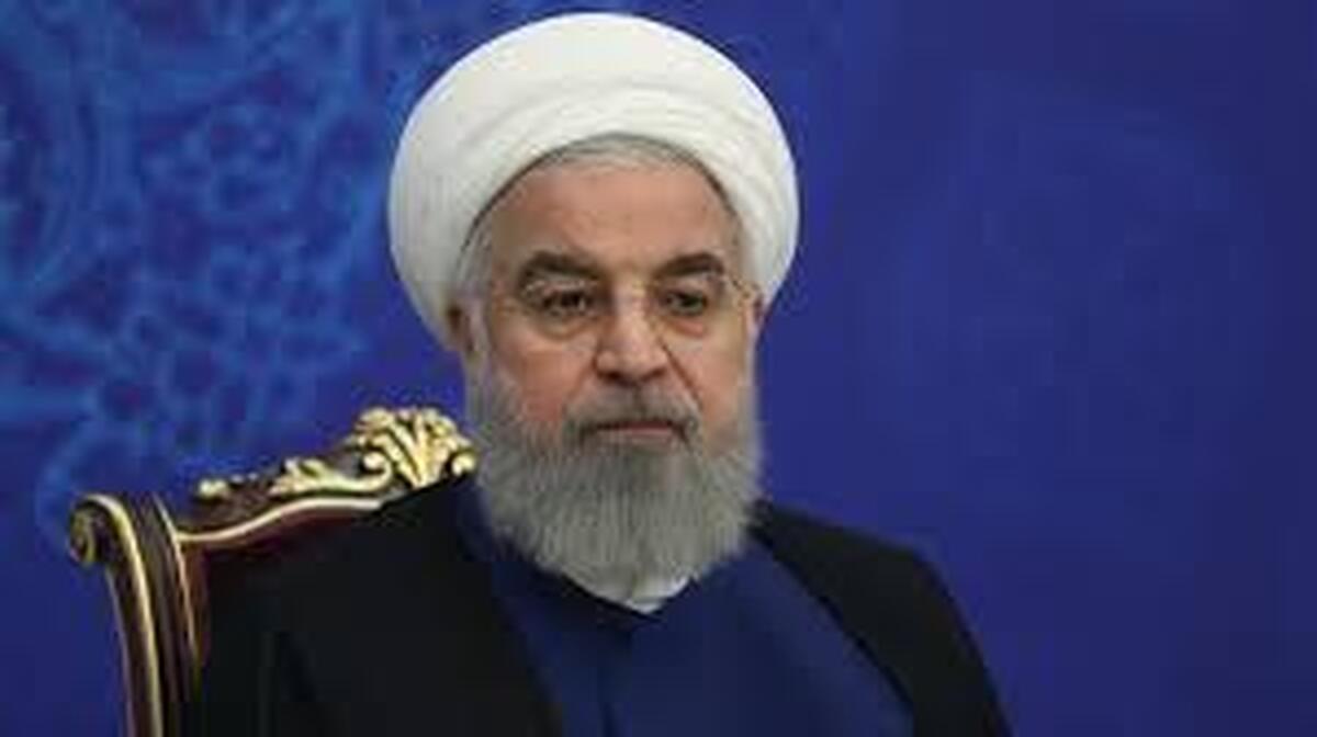 عکس/حضور حسن روحانی بر سر مزار والدین خود
